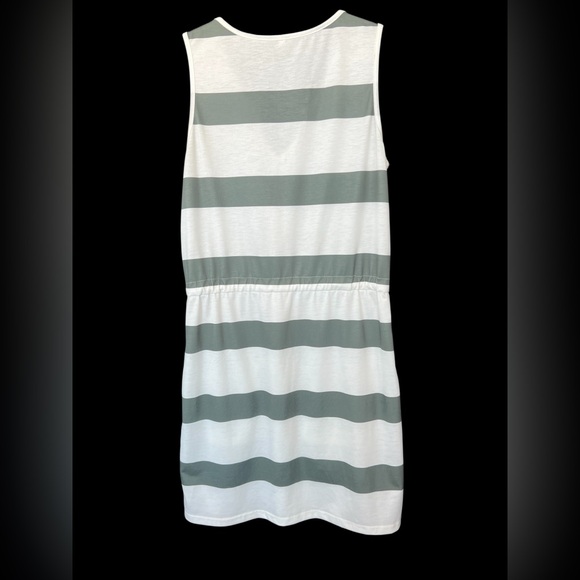 🤍 EUC Color-block Cinch Waist T-Shirt Dress | White & Olive Green | Women’s S - Picture 4 of 8